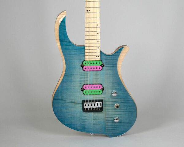 Alternative view of MGH - De Sade - Blue Crystal